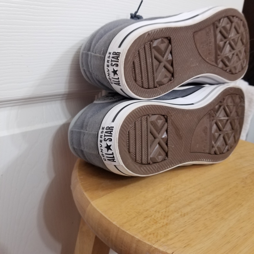 COPY - Converse Hi tops Great shape No smoke no pets - Picture 2 of 8